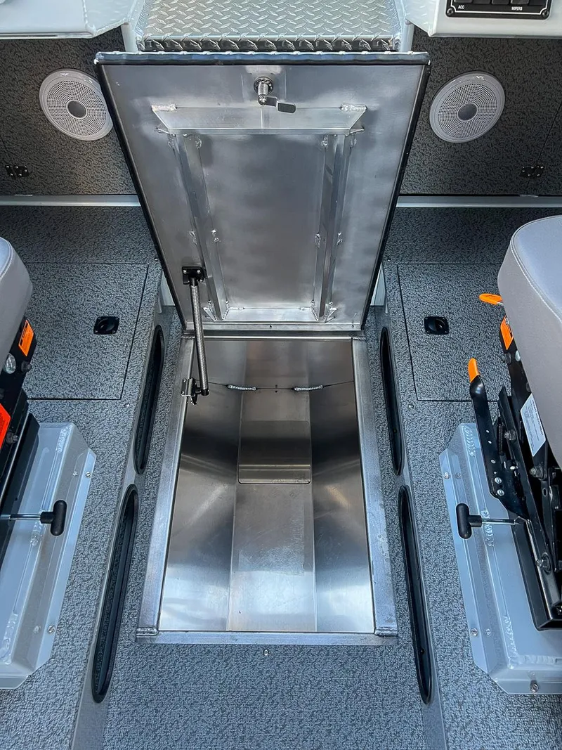 Slide: The Image of Hewescraft 270 Alaskan 2026 - 10