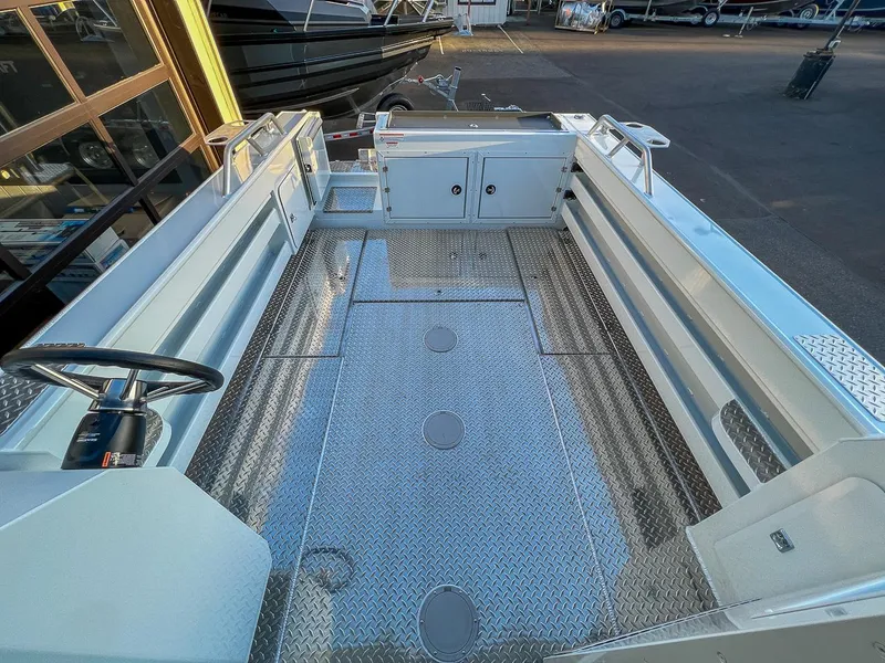 Slide: The Image of Hewescraft 270 Alaskan 2026 - 15