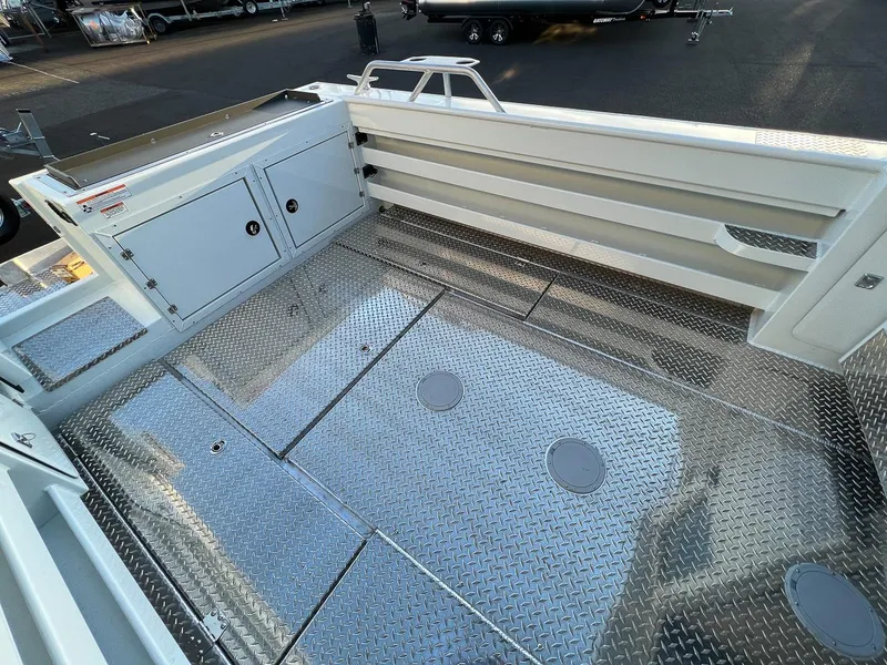 Slide: The Image of Hewescraft 270 Alaskan 2026 - 16