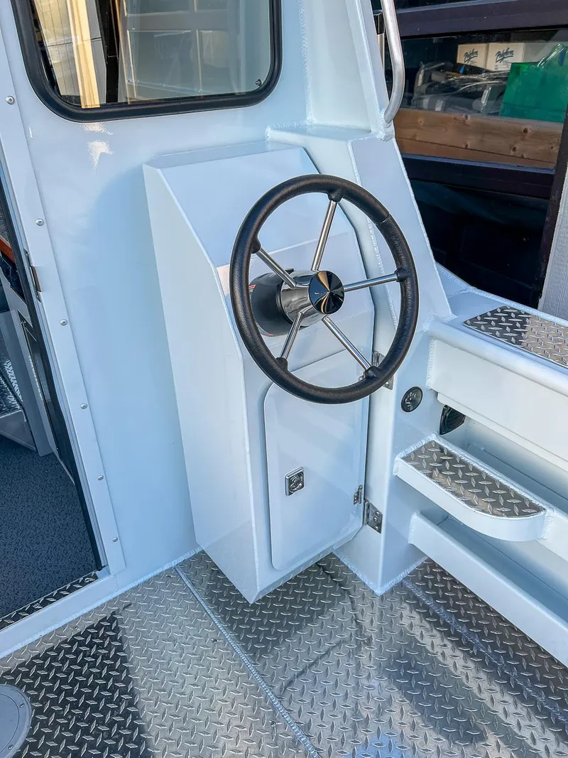 Slide: The Image of Hewescraft 270 Alaskan 2026 - 19