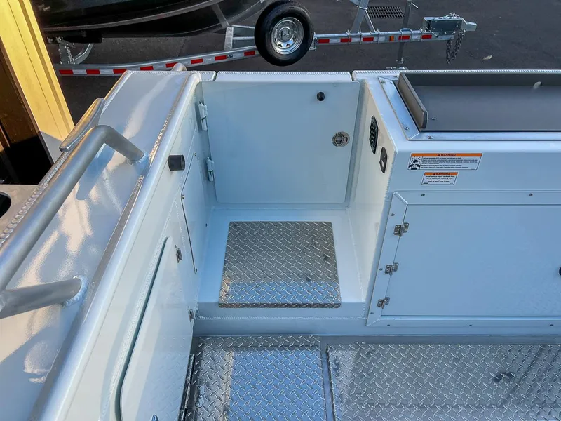 Slide: The Image of Hewescraft 270 Alaskan 2026 - 21