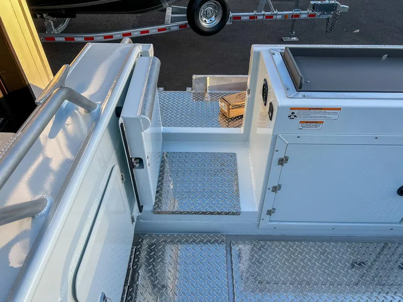 Slide: The Image of Hewescraft 270 Alaskan 2026 - 22