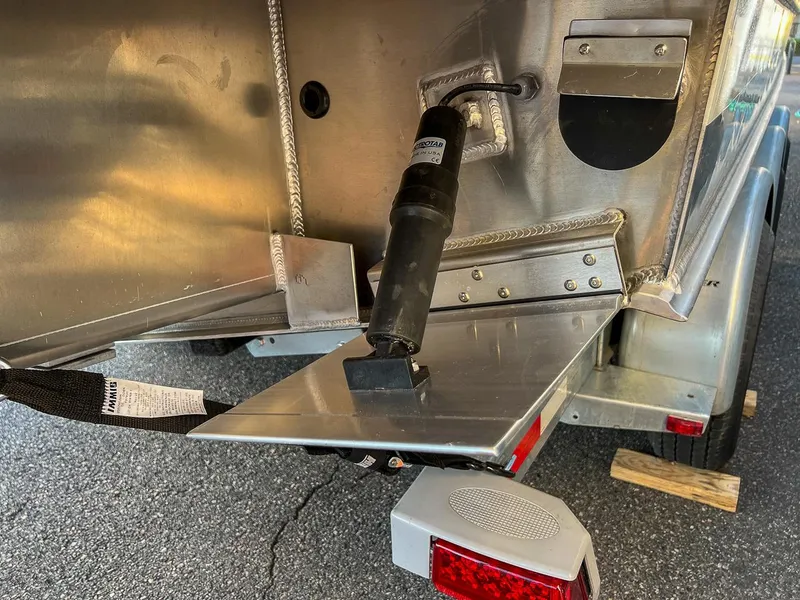 Slide: The Image of Hewescraft 270 Alaskan 2026 - 24