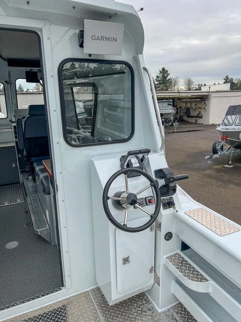 Slide: The Image of Hewescraft 270 Alaskan 2026 - 27