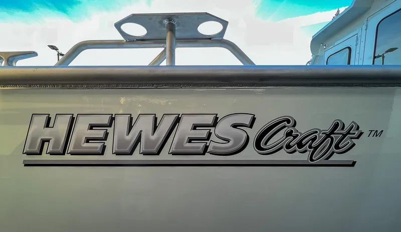 Slide: The Image of Hewescraft 270 Alaskan 2026 - 28