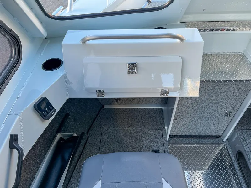 Slide: The Image of Hewescraft 270 Alaskan 2026 - 9