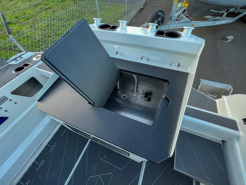 Slide: The Image of Stabi-Craft 2500 Ultracab XL 2026 - 16