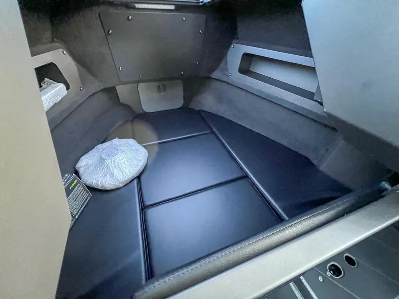 Slide: The Image of Stabi-Craft 2500 Ultracab XL 2026 - 5