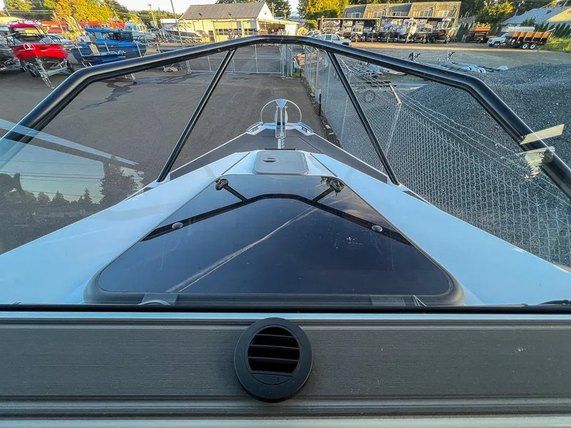 Slide: The Image of Stabi-Craft 2500 Ultracab XL 2026 - 6