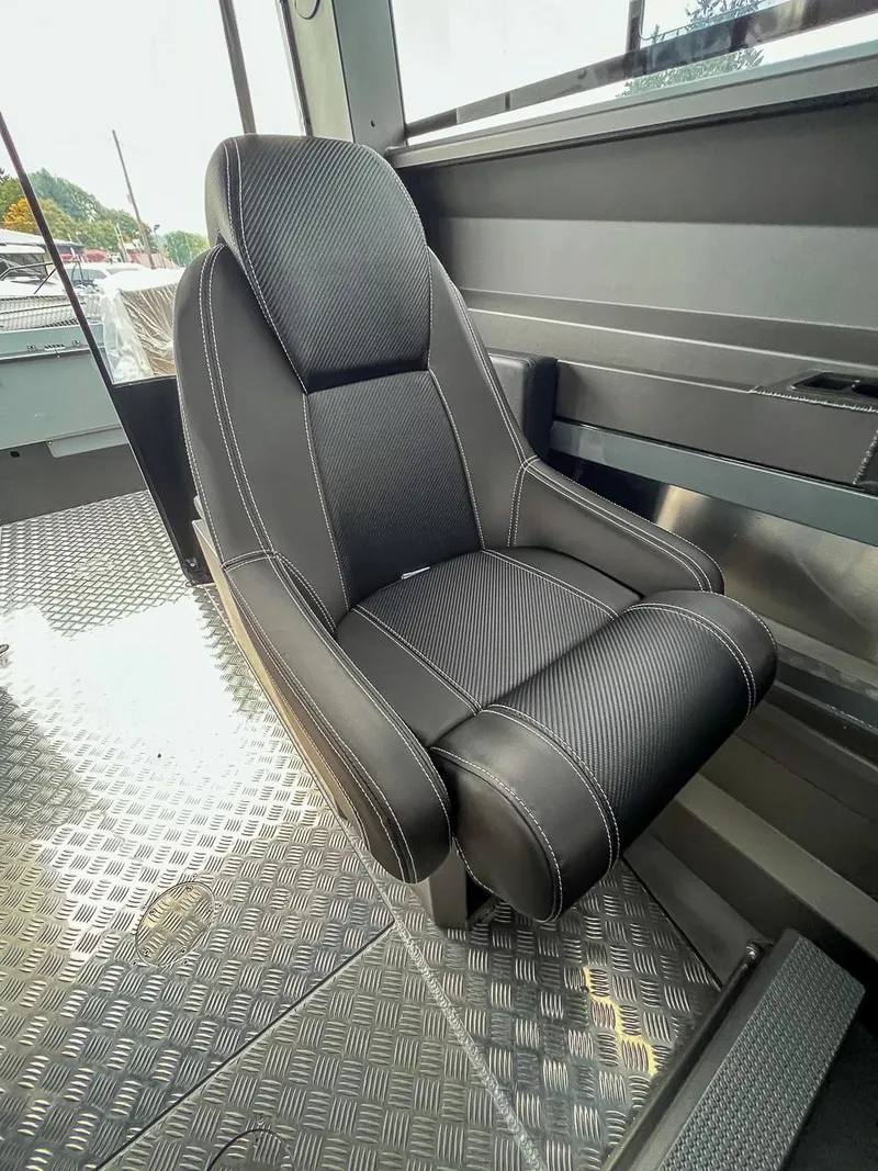 Slide: The Image of Stabi-Craft 2250 UltraCab WT 2023 - 13