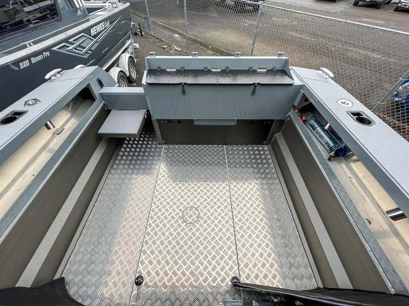 Slide: The Image of Stabi-Craft 2250 UltraCab WT 2023 - 17