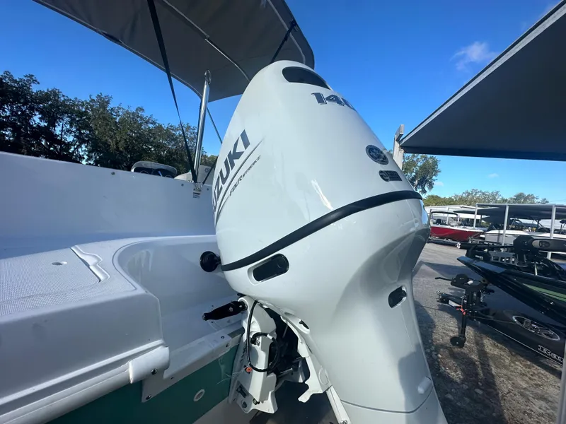Slide: The Image of 2024 Hurricane SunDeck Sport 188 OB with Suzuki outboard motor. - 9