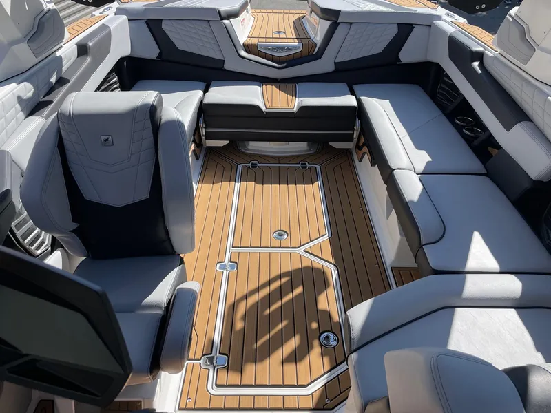 Slide: The Image of Nautique G23 2024 - 12