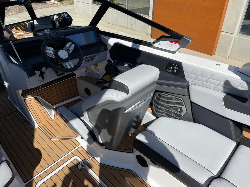 Slide: The Image of Nautique G23 2024 - 6