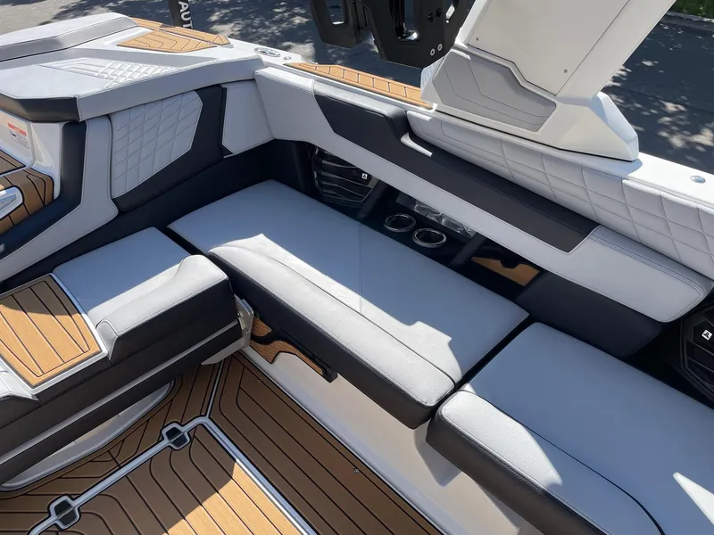 Slide: The Image of Nautique G23 2024 - 9