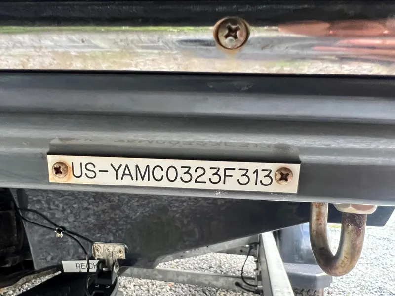 The Image of 2013 Yamaha Boats 212SS hull identification number (HIN) plate. - 11