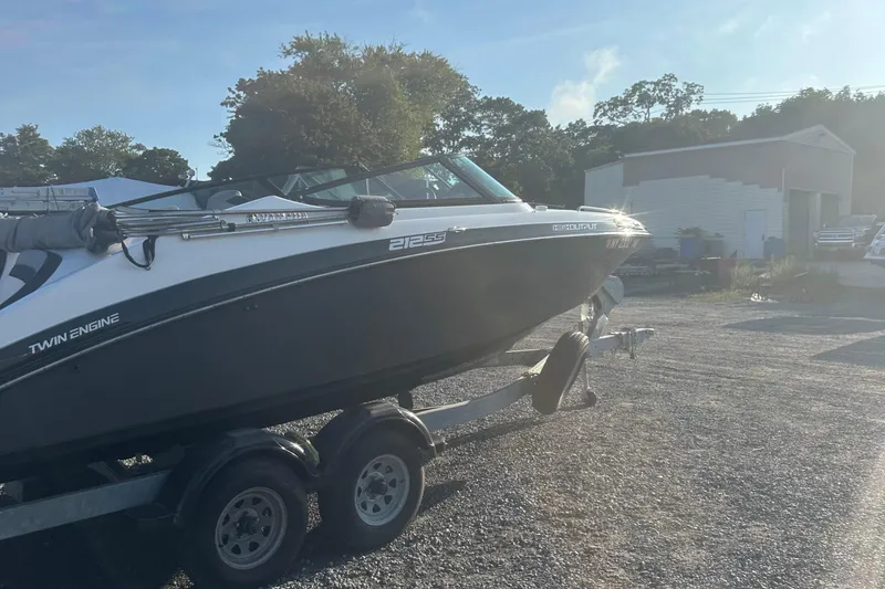 Slide: The Image of 2013 Yamaha Boats 212SS on trailer in sunny outdoor setting. - 16