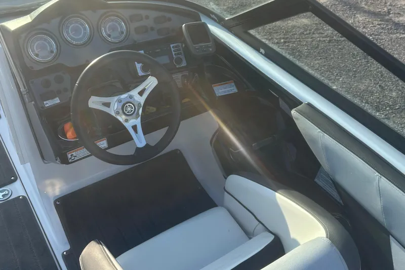 Slide: The Image of 2013 Yamaha Boats 212SS cockpit with steering wheel and dashboard controls. - 27