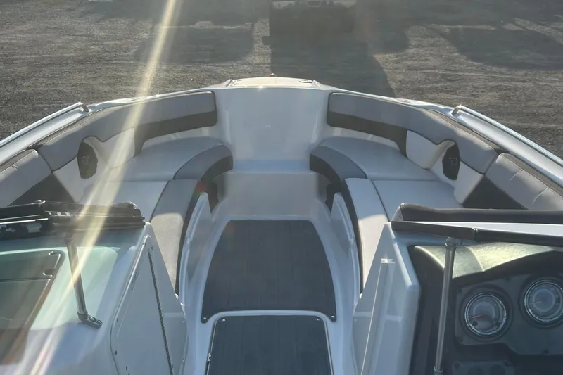 Slide: The Image of 2013 Yamaha Boats 212SS interior with seating and dashboard, illuminated by sunlight. - 32