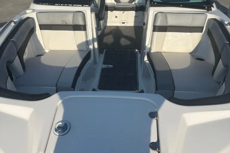 Slide: The Image of 2013 Yamaha Boats 212SS interior with gray and white seating arrangement. - 35