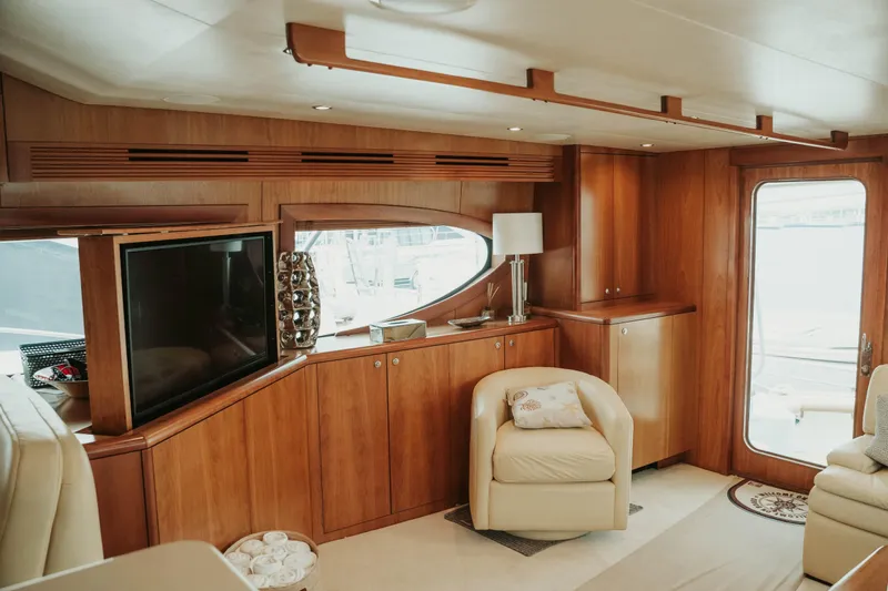 Slide: The Image of Hatteras 68 Convertible 2007 - 26