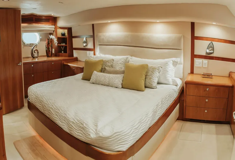 Slide: The Image of Hatteras 68 Convertible 2007 - 39