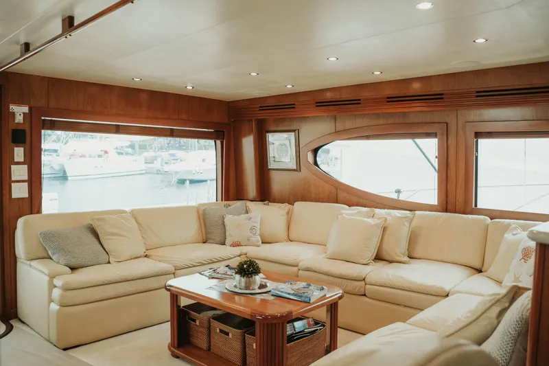 Slide: The Image of Hatteras 68 Convertible 2007 - 27