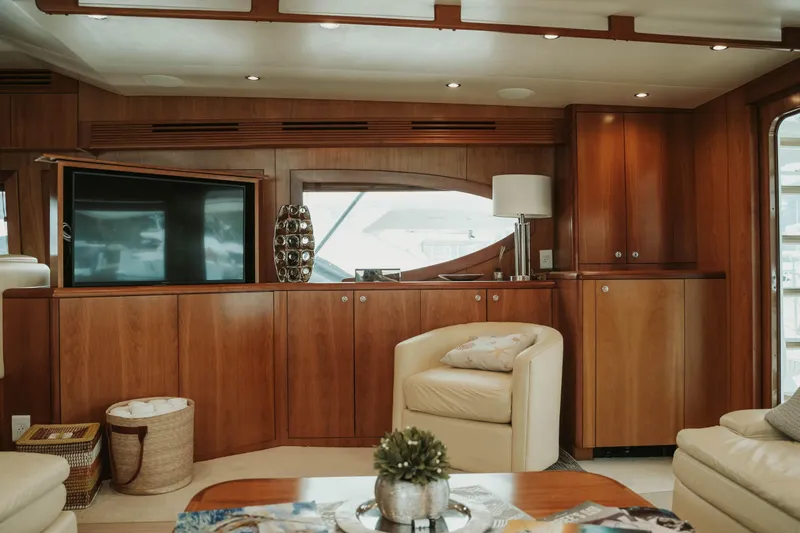 Slide: The Image of Hatteras 68 Convertible 2007 - 29