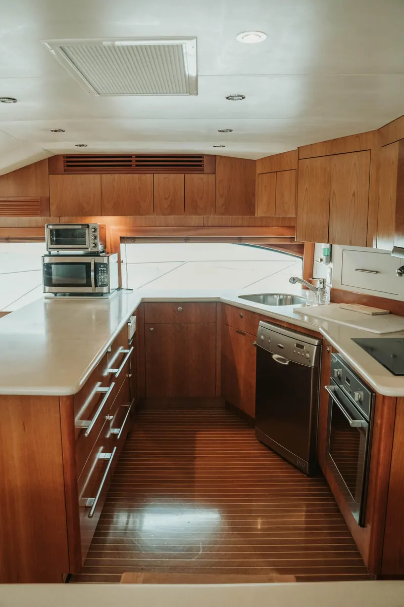 Slide: The Image of Hatteras 68 Convertible 2007 - 30