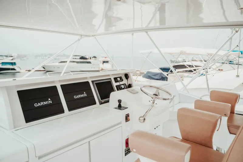 Slide: The Image of Hatteras 68 Convertible 2007 - 15
