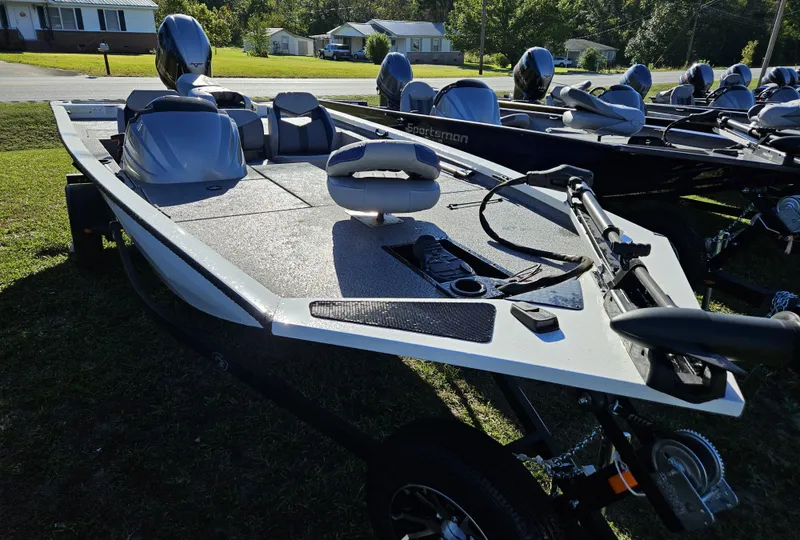 Slide: The Image of G3 Sportsman 1710 Vinyl 2024 - 11