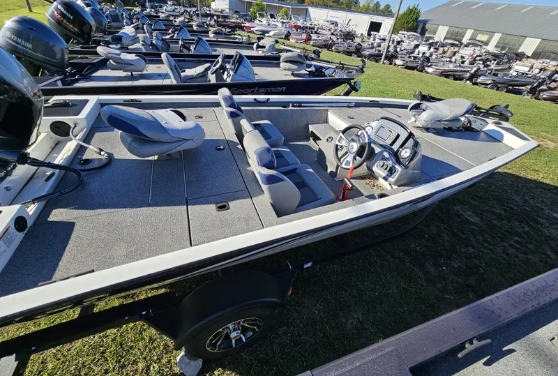 Slide: The Image of G3 Sportsman 1710 Vinyl 2024 - 17