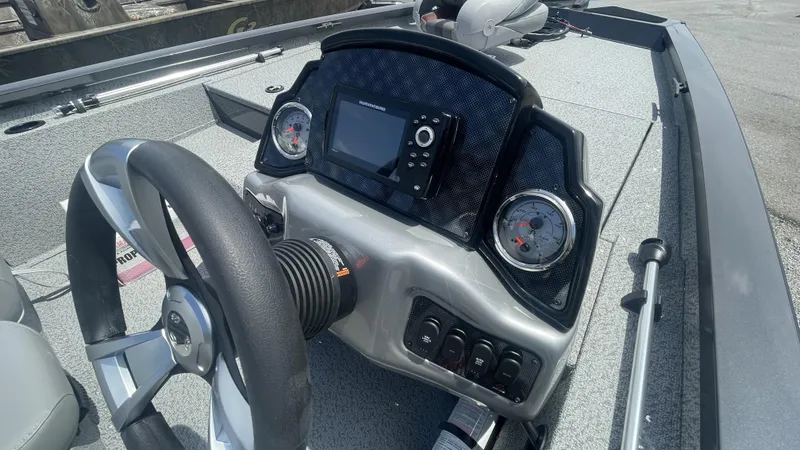 Slide: The Image of G3 Sportsman 1710 Vinyl 2024 - 5