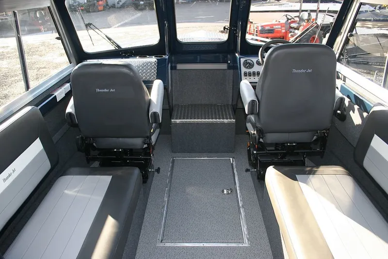 Slide: The Image of Thunder Jet Chinook OS 22' 2026 - 4