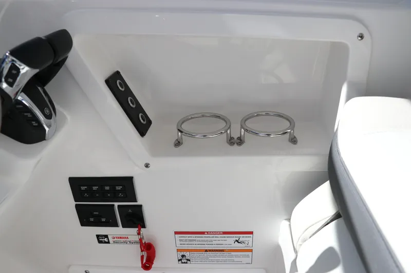 Slide: The Image of Control panel and cup holders on 2024 Edgewater 262CX boat. - 33