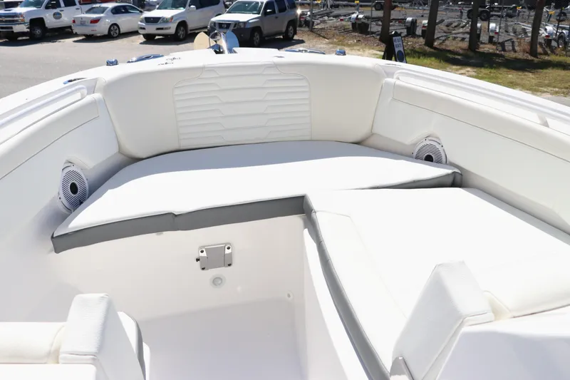 Slide: The Image of Edgewater 262CX Crossover 2024 - 50