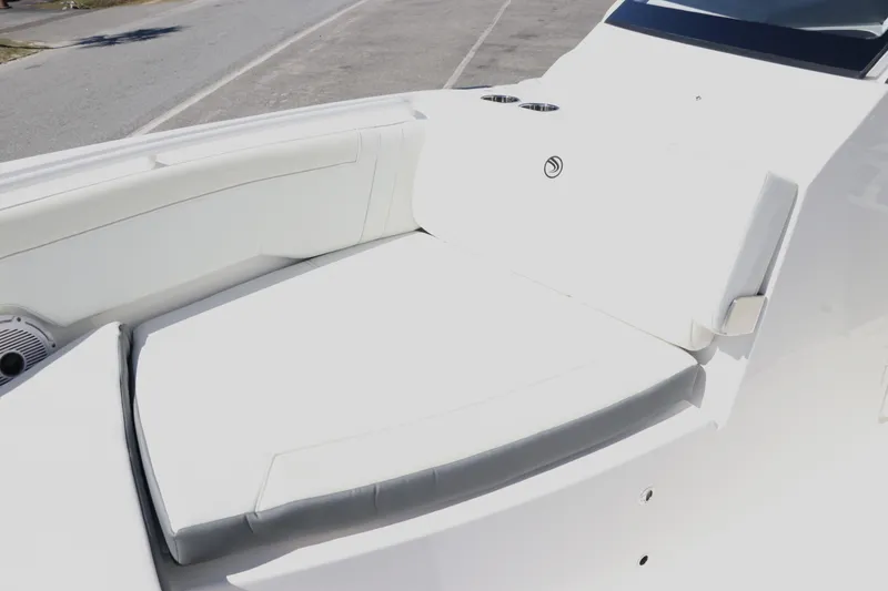 Slide: The Image of Edgewater 262CX Crossover 2024 - 52