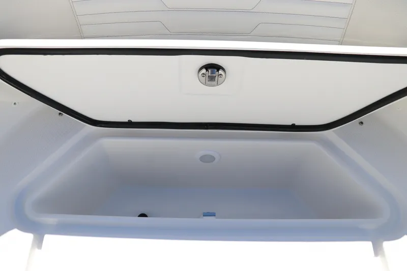 Slide: The Image of Edgewater 262CX Crossover 2024 - 55