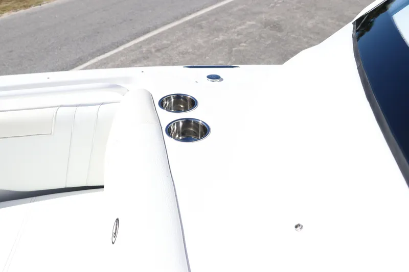 Slide: The Image of Edgewater 262CX Crossover 2024 - 59