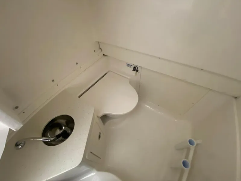 Slide: The Image of Robalo R302 2024 - 56