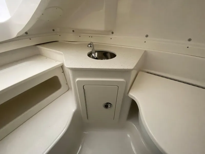 Slide: The Image of Robalo R302 2024 - 57