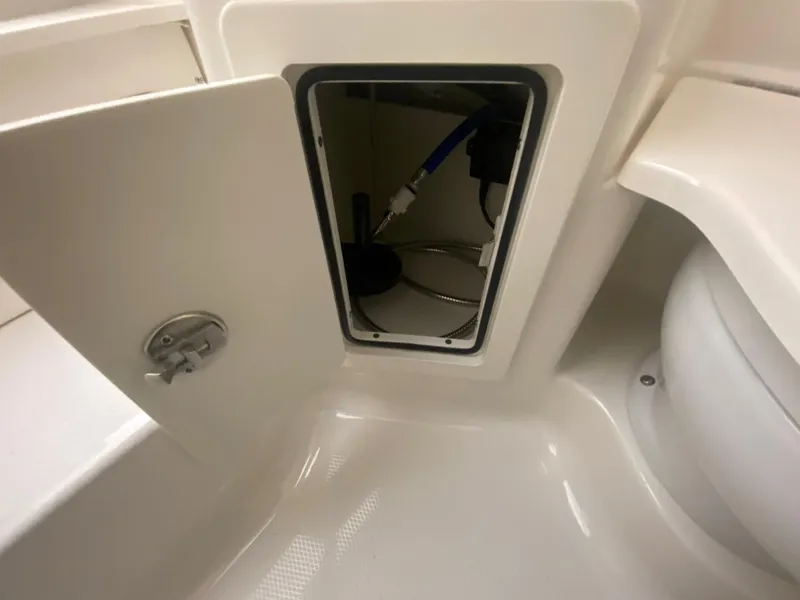 Slide: The Image of Robalo R302 2024 - 58