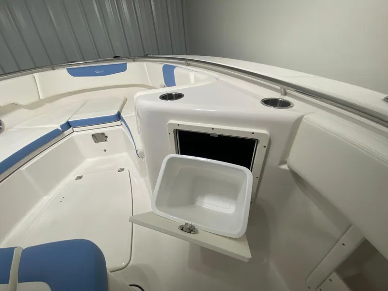 Slide: The Image of Robalo R302 2024 - 61