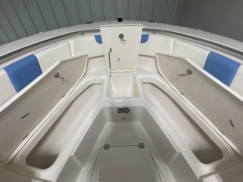 Slide: The Image of Robalo R302 2024 - 64