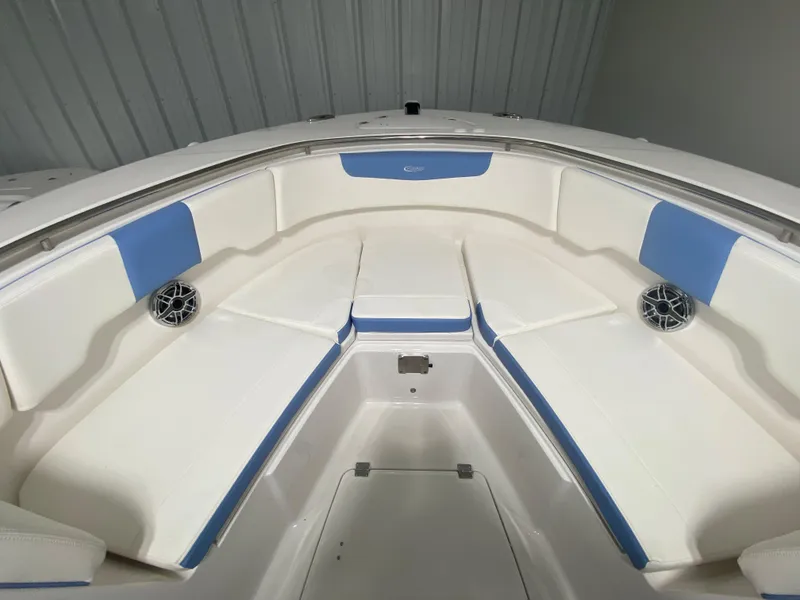 Slide: The Image of Robalo R302 2024 - 65