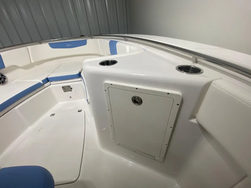 Slide: The Image of Robalo R302 2024 - 67