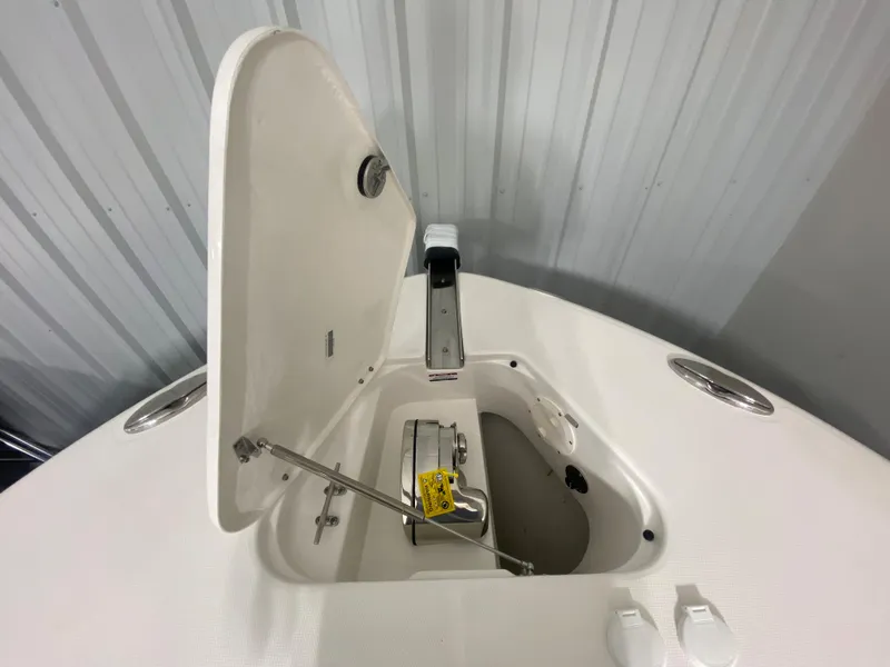 Slide: The Image of Robalo R302 2024 - 68