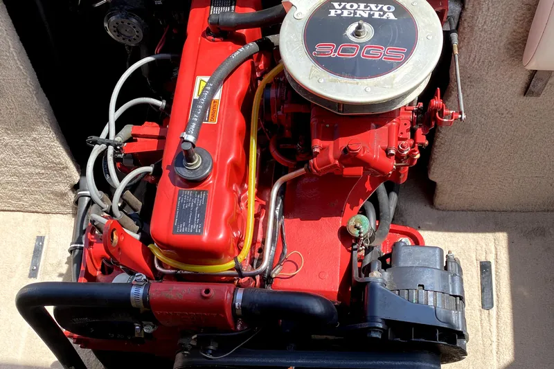 Slide: The Image of 2002 Stingray 180 LS/LX boat engine, Volvo Penta 3.0GS, red and black components. - 15