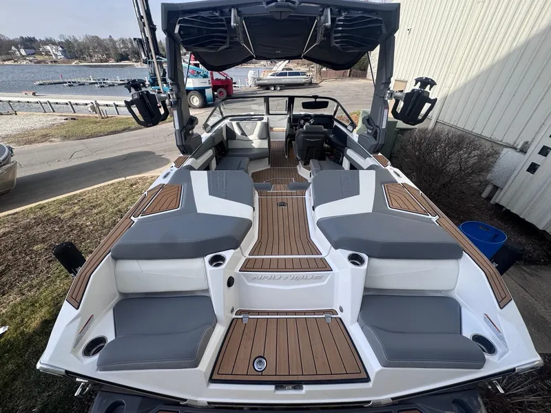 Slide: The Image of Nautique G21 2024 - 10