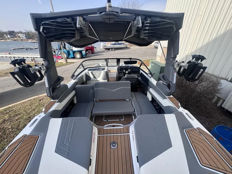 Slide: The Image of Nautique G21 2024 - 12